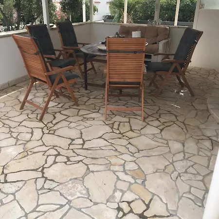 Pupa Appartement Povljana