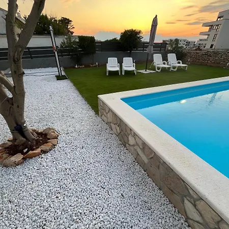 Pupa Apartmán *